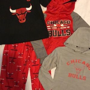 NWT Chicago Bulls 4/5 Christmas fan pack bundle